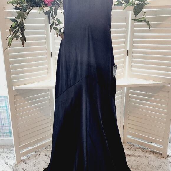 LULU'S NEW BLACK SILK LIKE DRESS (POLYESTER) V NECK SIZE MED - Picture 2 of 13